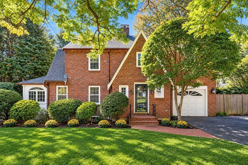 20 Shaw Rd in Wellesley Hills