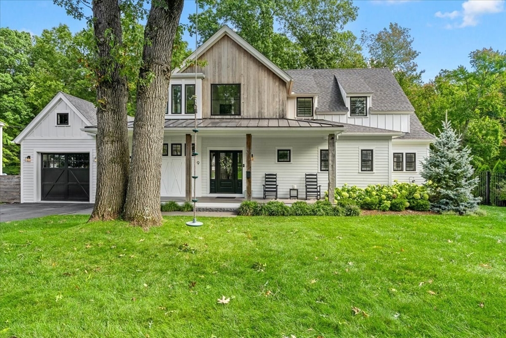 9 Pioneer Rd in Hingham