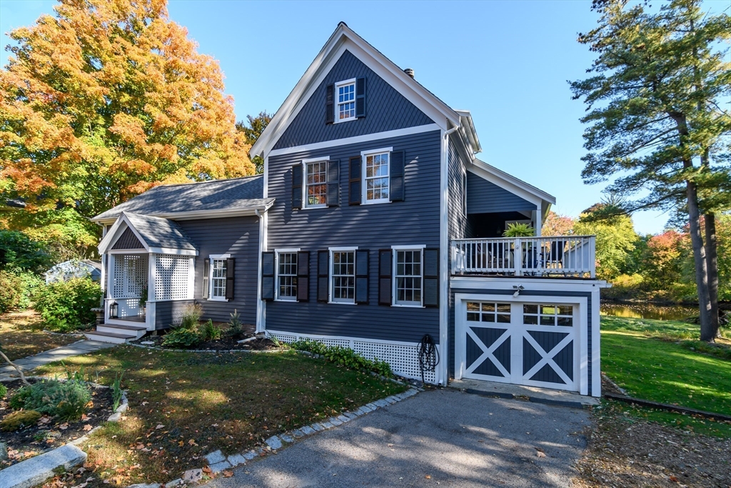 30 S River St in Wellesley