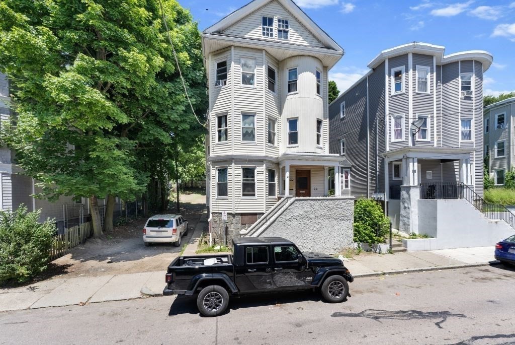 25 Barry Street in Dorchester