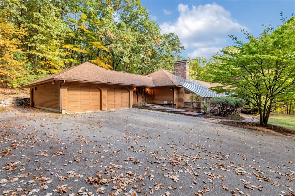 77 Woodward Ln in Boxborough