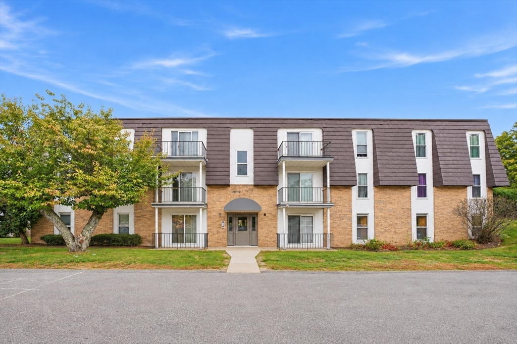 2 Shadowbrook #51 in Milford