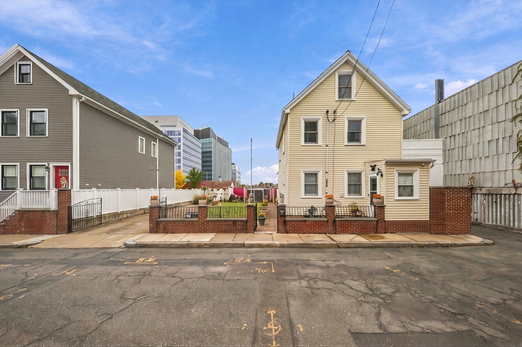 40 Horace St in Somerville