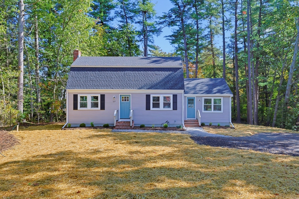 127 Crescent Pl in Hanson