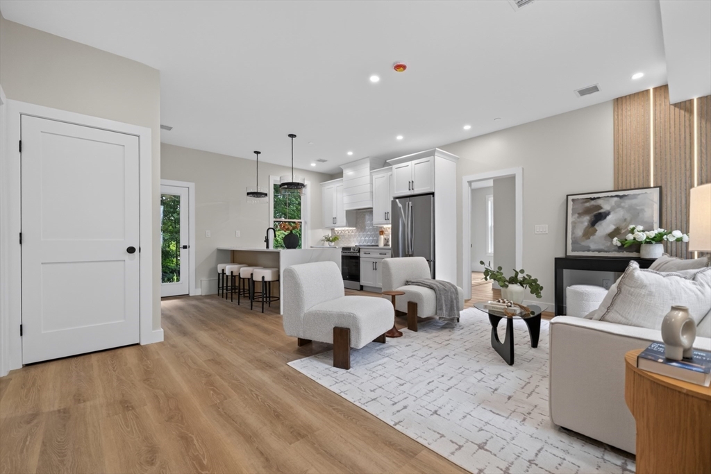 2 Readfield Place #3 in Roxbury