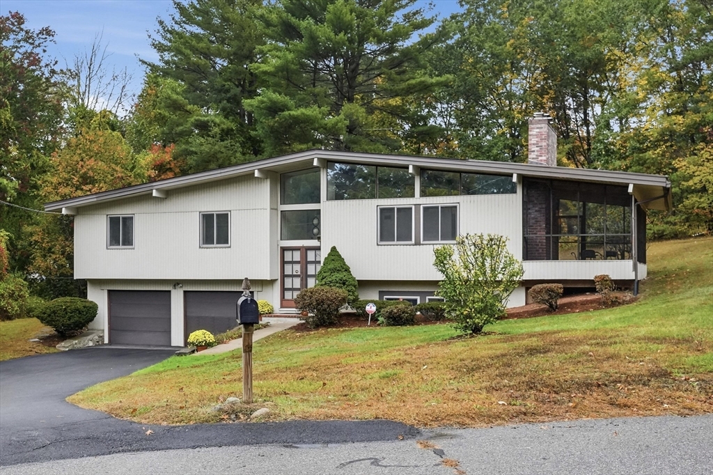 10 Pioneer Circle in Andover