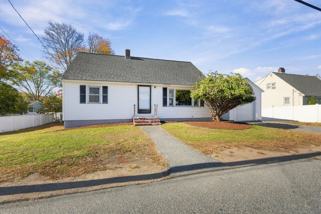 412 Oak Street in Methuen