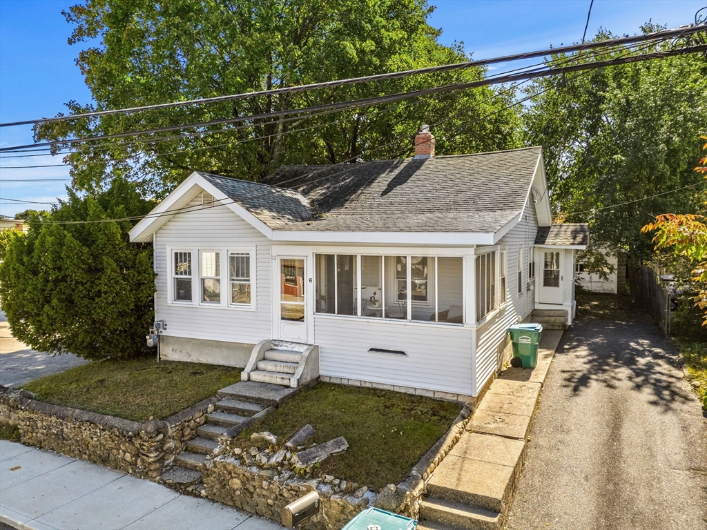6 Hartford Ave W in Uxbridge
