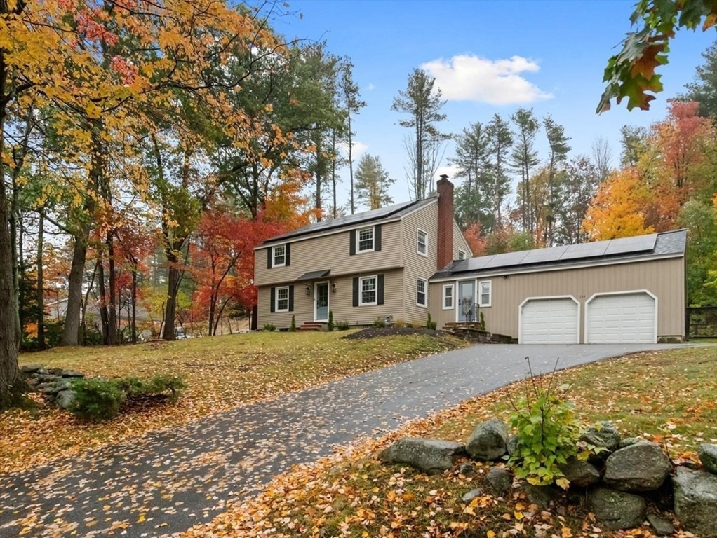 124 Hillside Rd in North Andover
