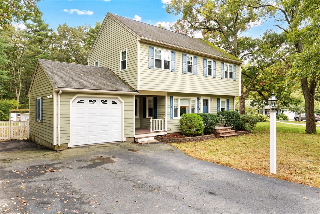 13 Walnut St in Foxboro