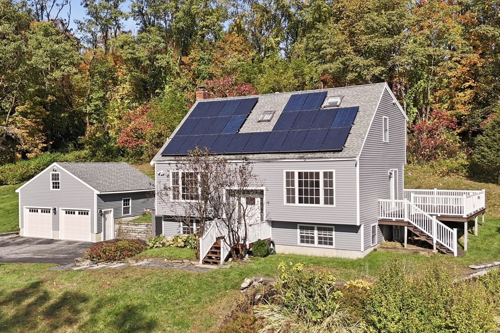 588 Main St in West Newbury