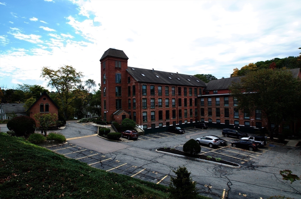 14 Sanford St #17 in Medway