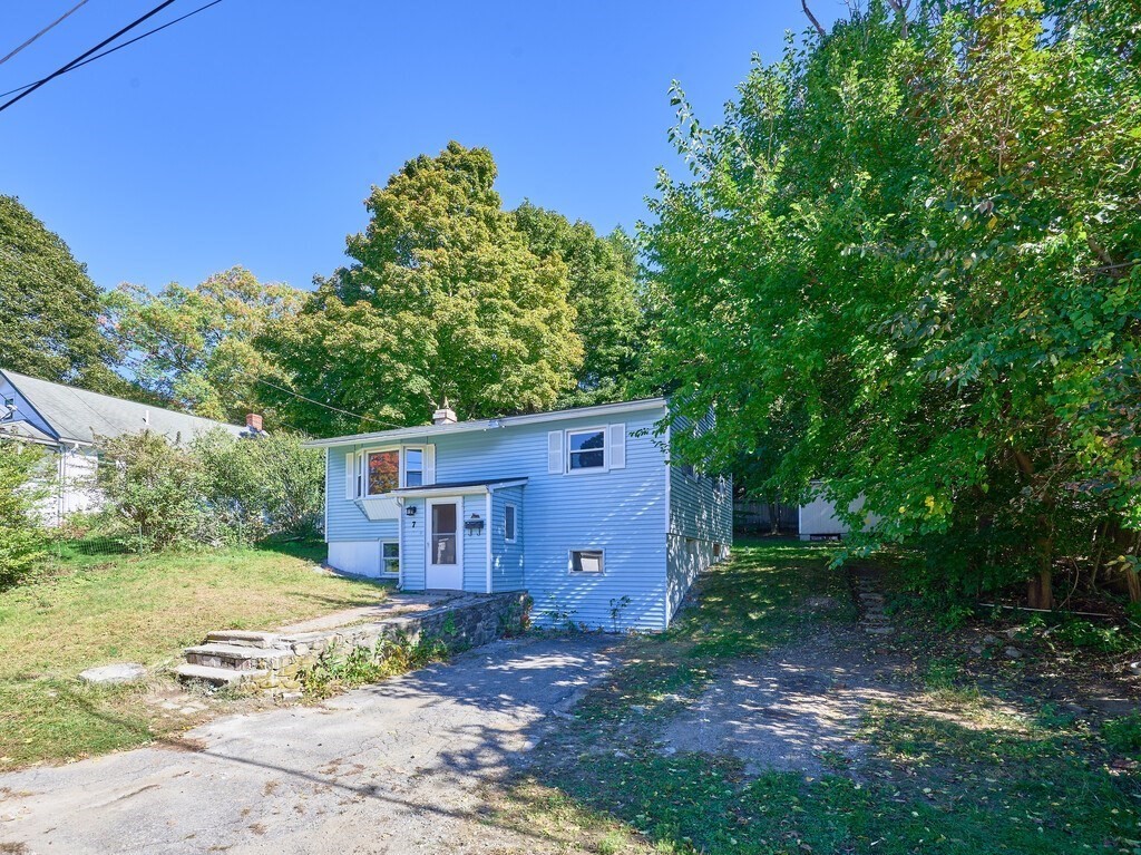 7 Jackson St in Ayer