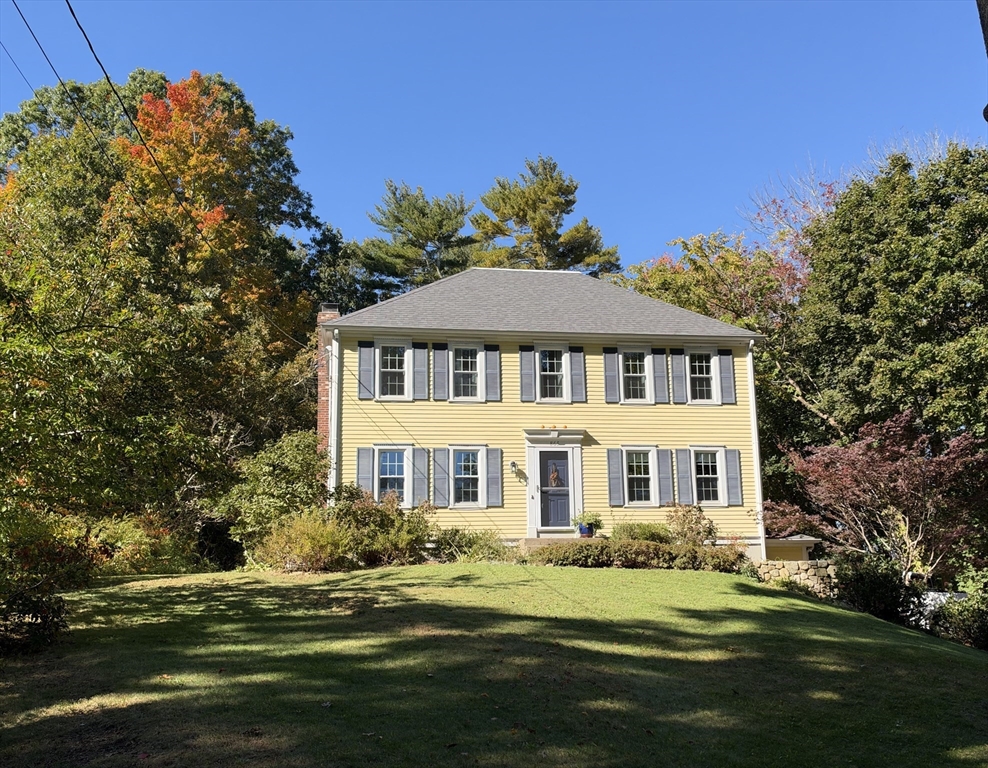 865 Moraine St in Marshfield