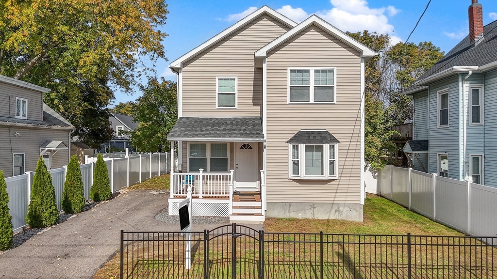 11 Blossom St in Lowell