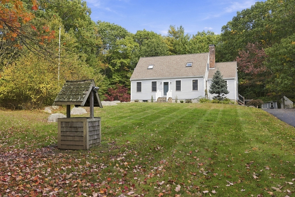 252 Leavitt St in Hingham
