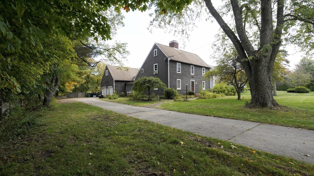 195 Mount Hope St in North Attleboro