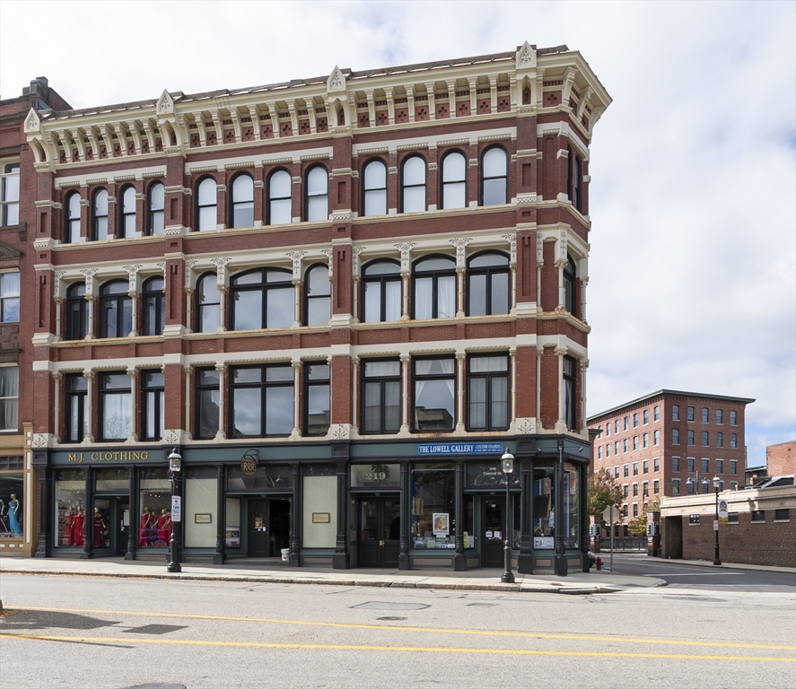 219 Central St #3A in Lowell
