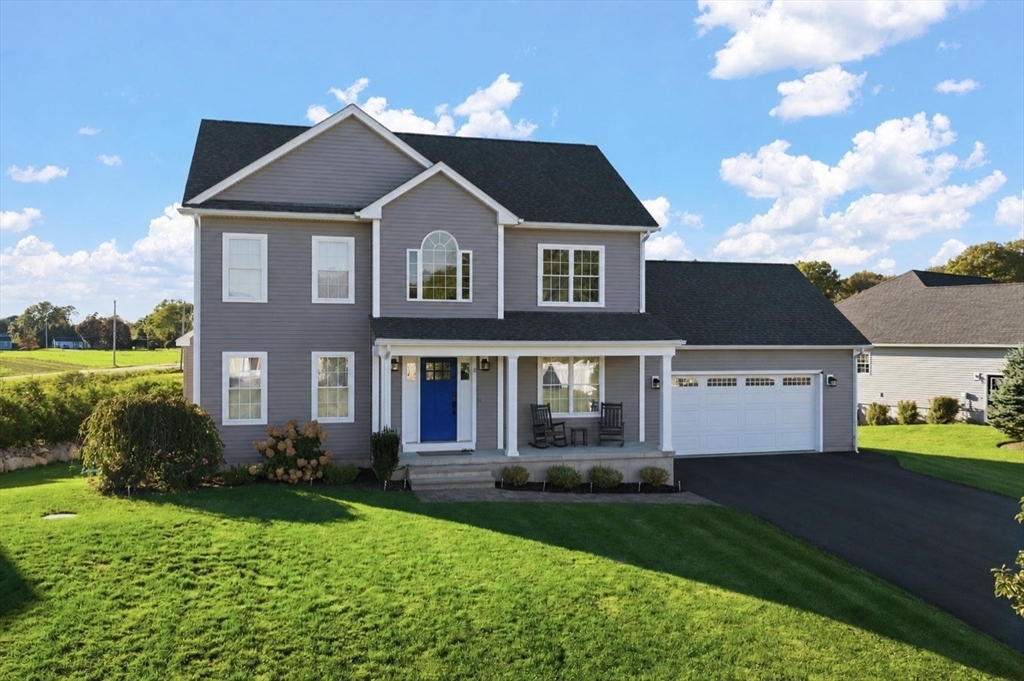 8 Lannister Ln in Seekonk