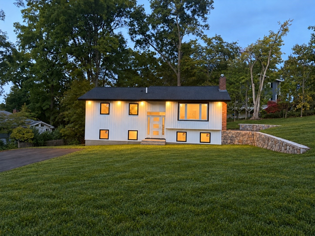 66 Ontario Dr in Hudson