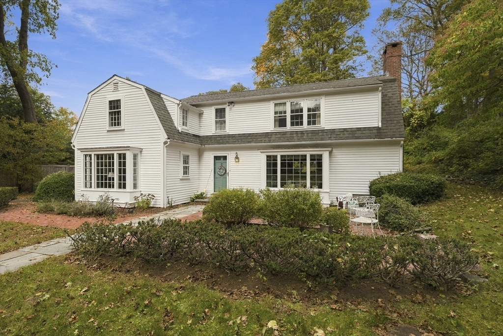102 Central St in Hingham