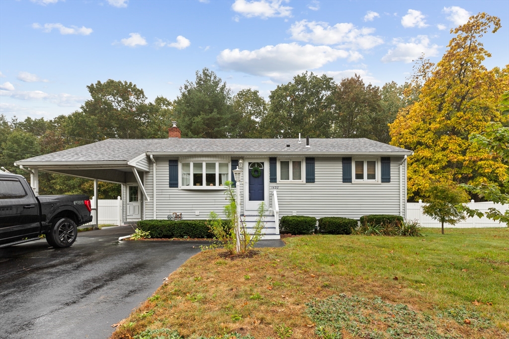 1430 Shawsheen St in Tewksbury