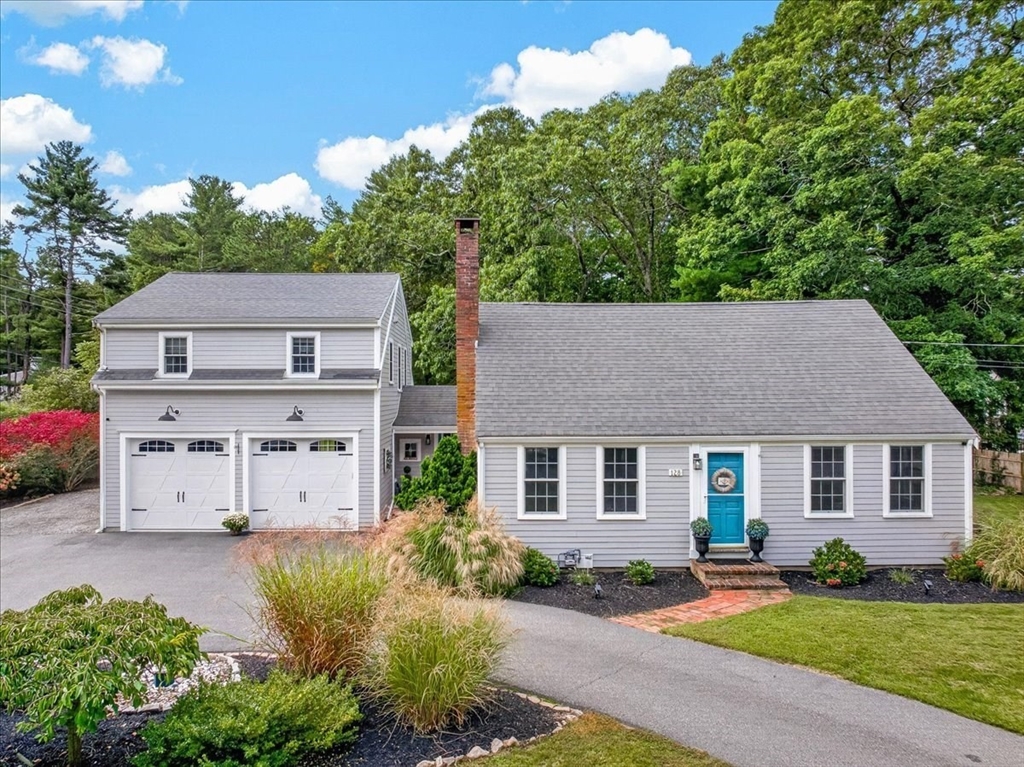 128 Bayridge Ln in Duxbury