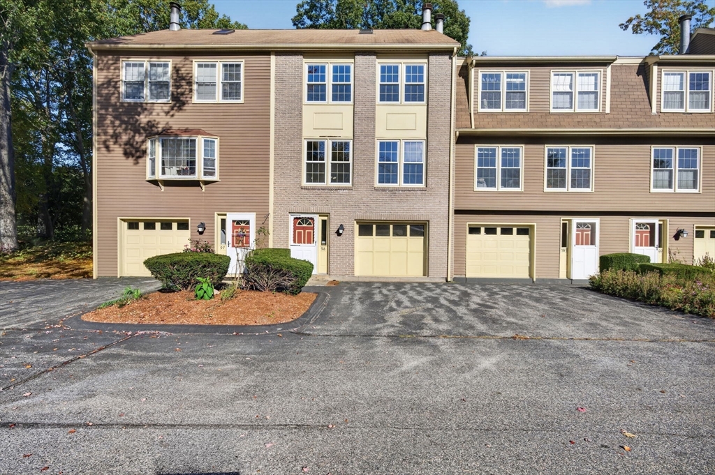 98 Heritage Drive #98 in Tewksbury