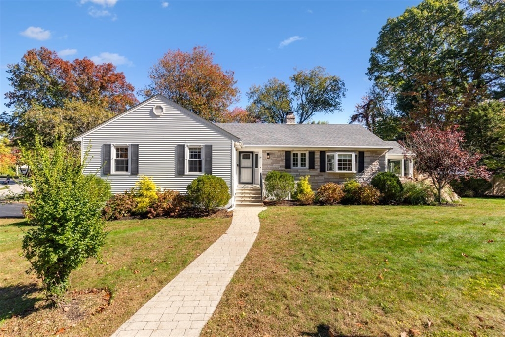 19 Longbow Rd in Lynnfield