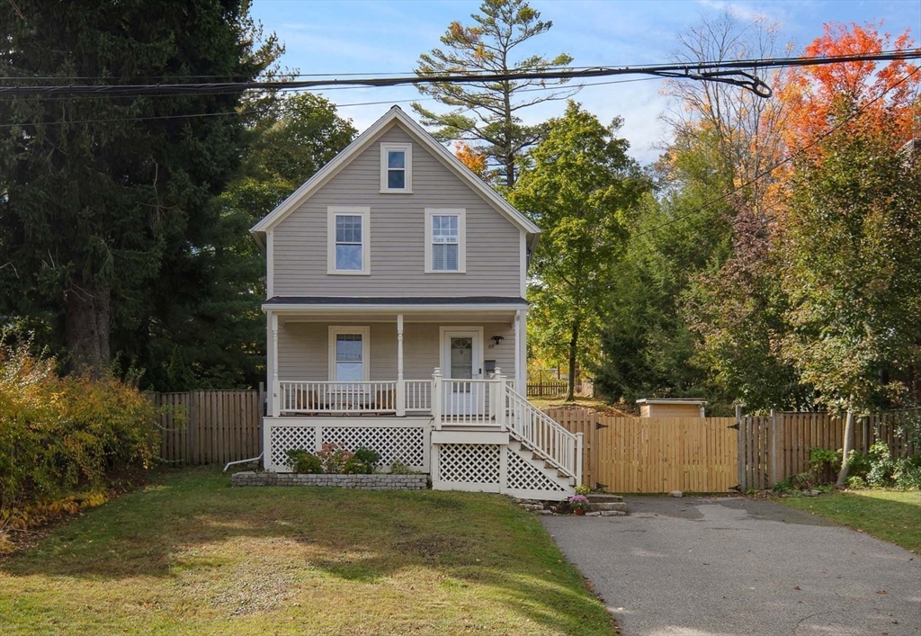 89 Green St in Wakefield