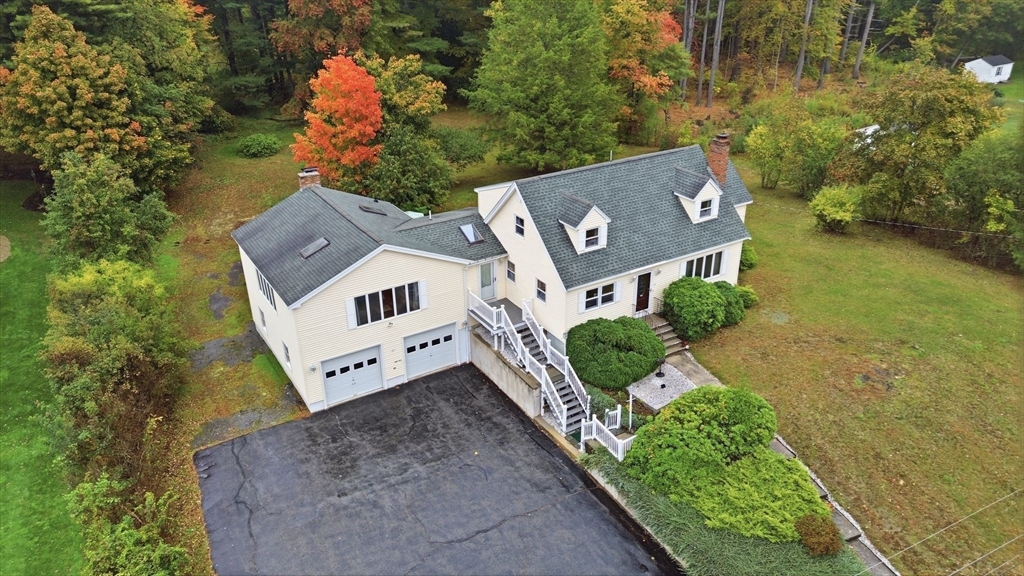 15 Regis Rd in Tewksbury